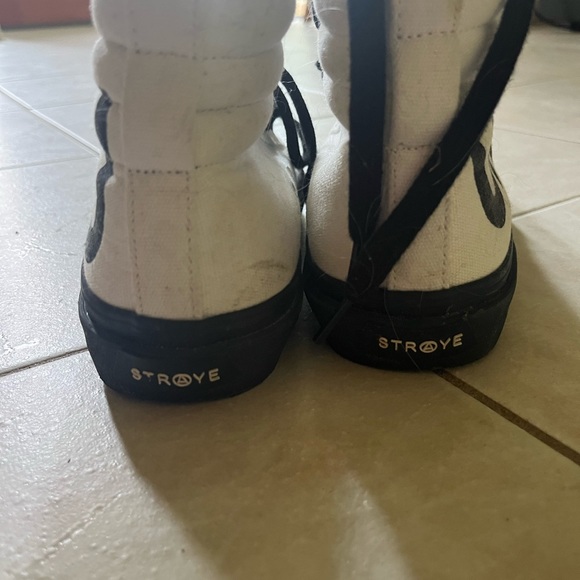 Straye Shoes - Picture 3 of 5